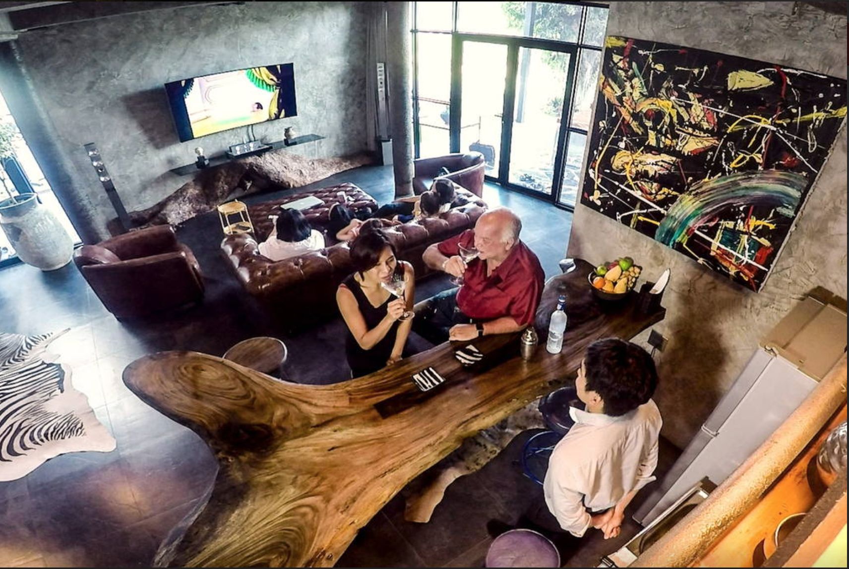 Living Room and full bar, great for parties.